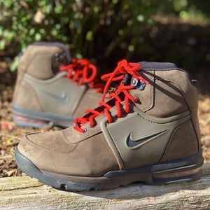 • Nike Air Baltoro 2 •